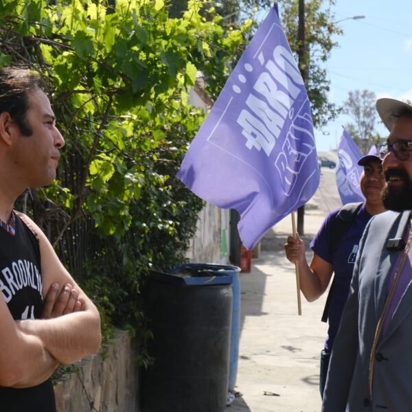 Darío Benítez promueve razones para reelegirse en colonia Juárez de Tecate