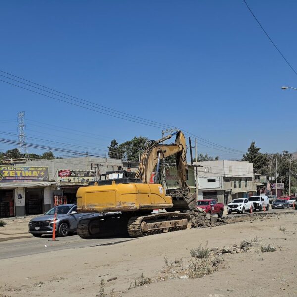 Inician reparación de la carretera Tijuana-Tecate en Maclovio Rojas